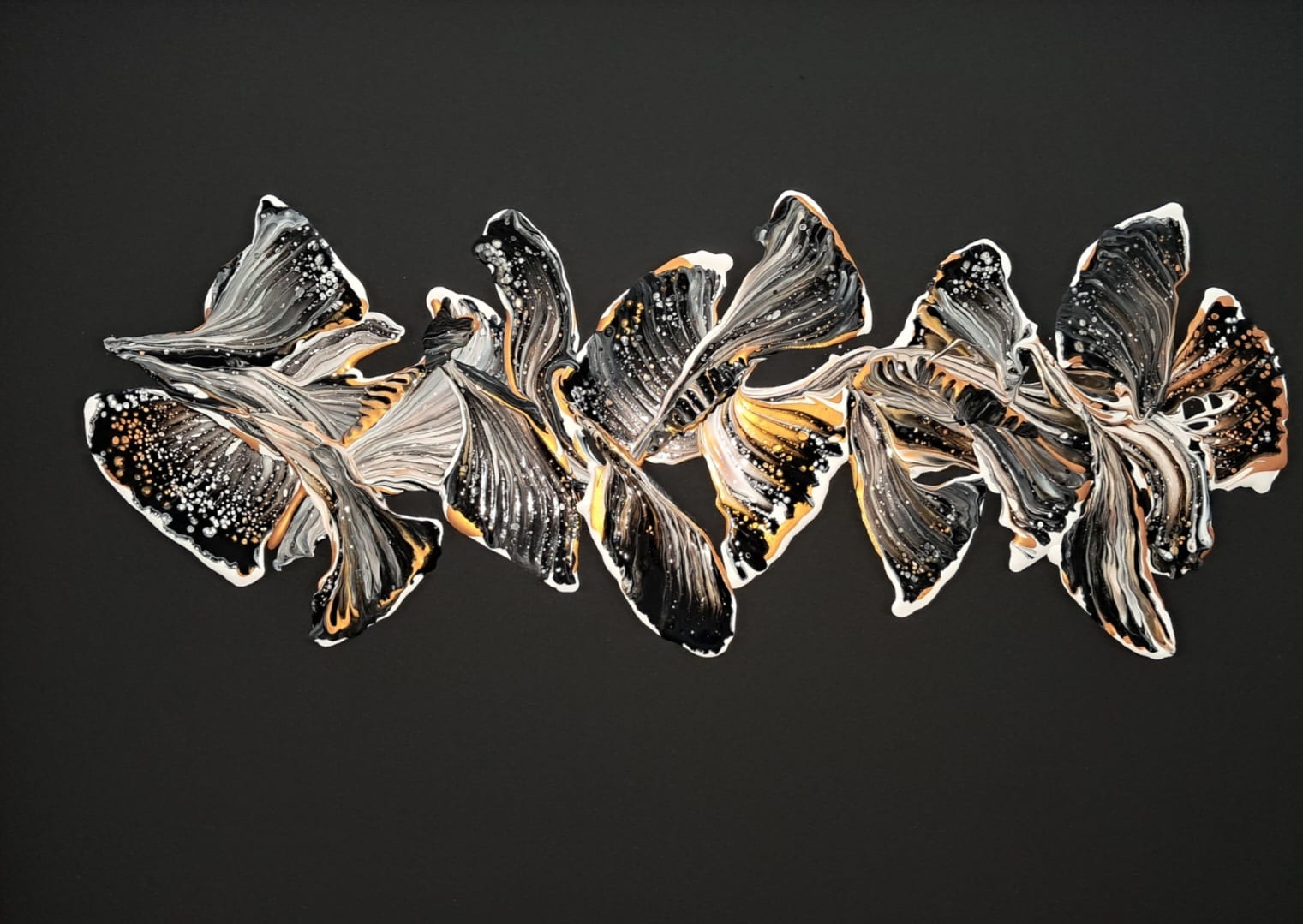 Floating Elegance 2 von Jennifer Thumberger